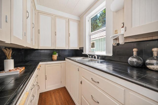 131 Race St, Grass Valley, CA 95945