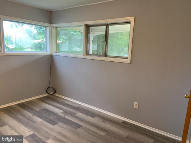 24 INDIAN PARK RD, Levittown, PA 19057