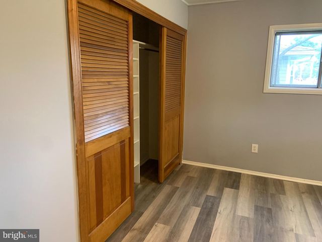 24 INDIAN PARK RD, Levittown, PA 19057