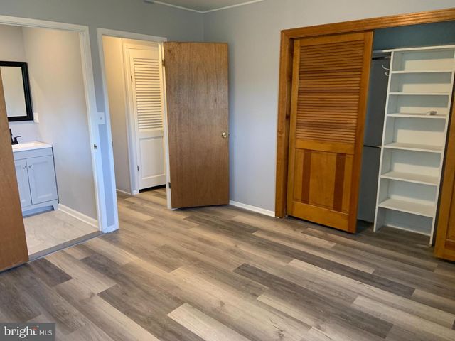 24 INDIAN PARK RD, Levittown, PA 19057
