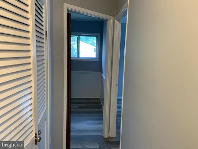 24 INDIAN PARK RD, Levittown, PA 19057