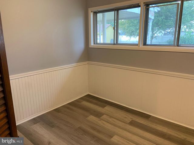 24 INDIAN PARK RD, Levittown, PA 19057