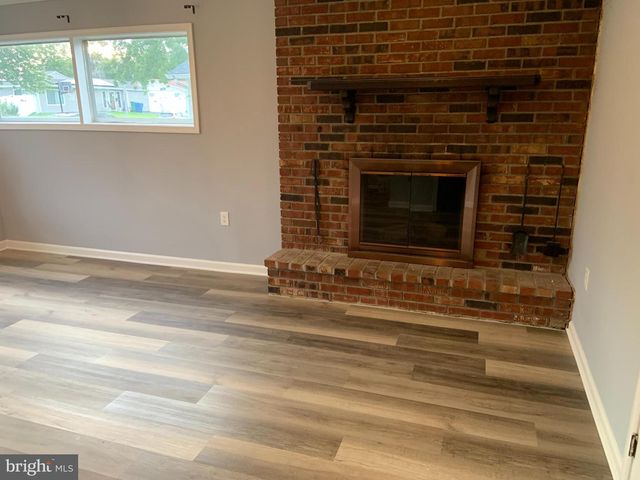 24 INDIAN PARK RD, Levittown, PA 19057