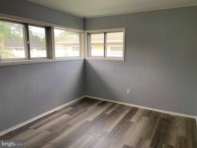 24 INDIAN PARK RD, Levittown, PA 19057