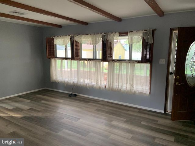 24 INDIAN PARK RD, Levittown, PA 19057
