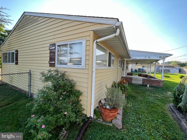 24 INDIAN PARK RD, Levittown, PA 19057