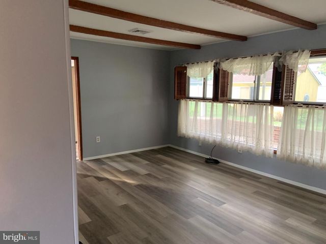 24 INDIAN PARK RD, Levittown, PA 19057