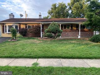 24 INDIAN PARK RD, Levittown, PA 19057