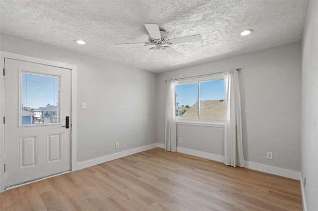 4034 Reeves Drive, Galveston, TX 77554