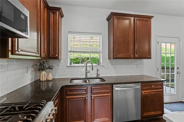 137 Farm Valley Drive, Canton, GA 30115