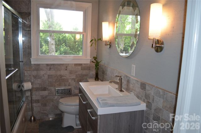 1140 Bevis Drive, Charlotte, NC 28209