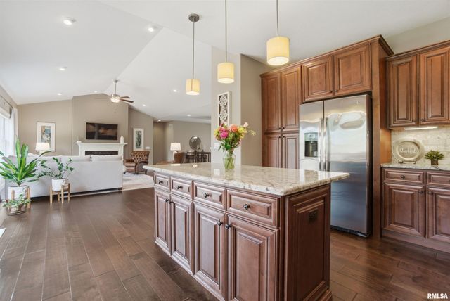 2717 W Woods Edge Drive, Peoria, IL 61614
