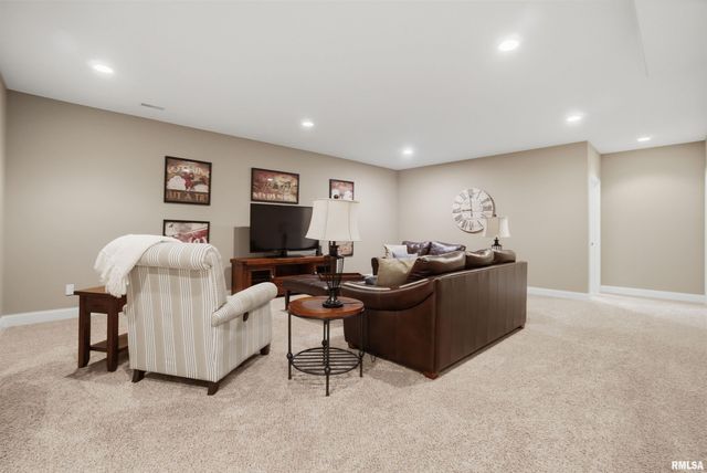 2717 W Woods Edge Drive, Peoria, IL 61614