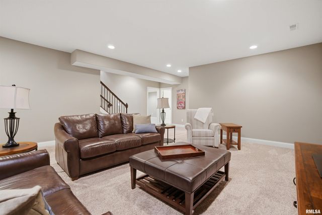 2717 W Woods Edge Drive, Peoria, IL 61614