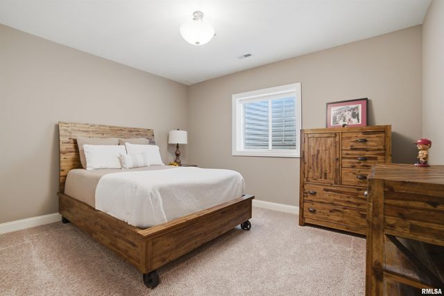 2717 W Woods Edge Drive, Peoria, IL 61614