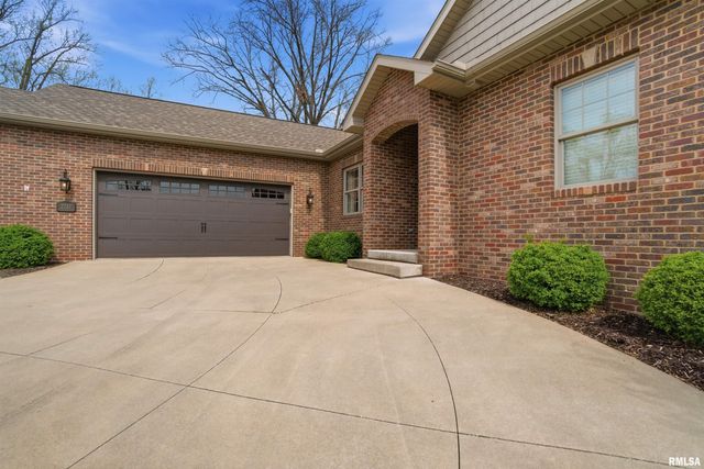 2717 W Woods Edge Drive, Peoria, IL 61614