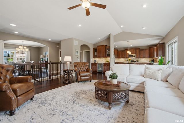 2717 W Woods Edge Drive, Peoria, IL 61614