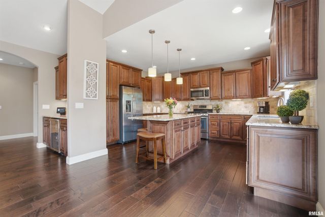 2717 W Woods Edge Drive, Peoria, IL 61614