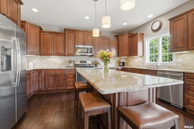 2717 W Woods Edge Drive, Peoria, IL 61614