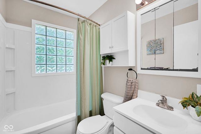 2817 Streamside Drive, Columbus, IN 47203