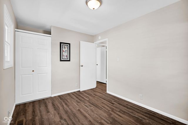 2817 Streamside Drive, Columbus, IN 47203