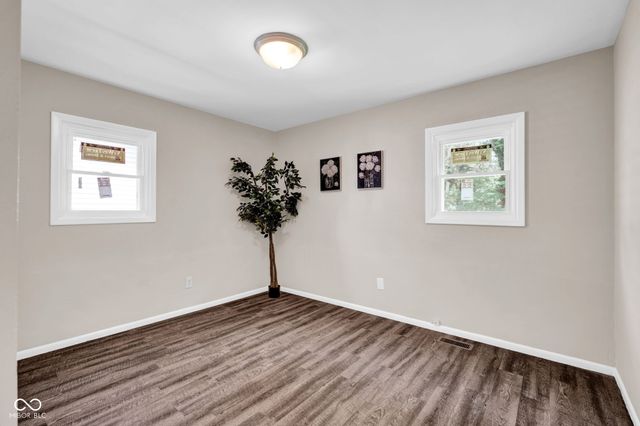 2817 Streamside Drive, Columbus, IN 47203