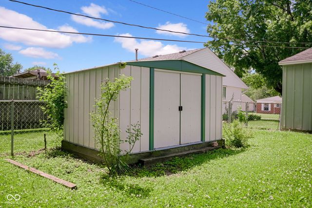 2817 Streamside Drive, Columbus, IN 47203