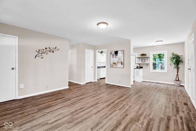 2817 Streamside Drive, Columbus, IN 47203