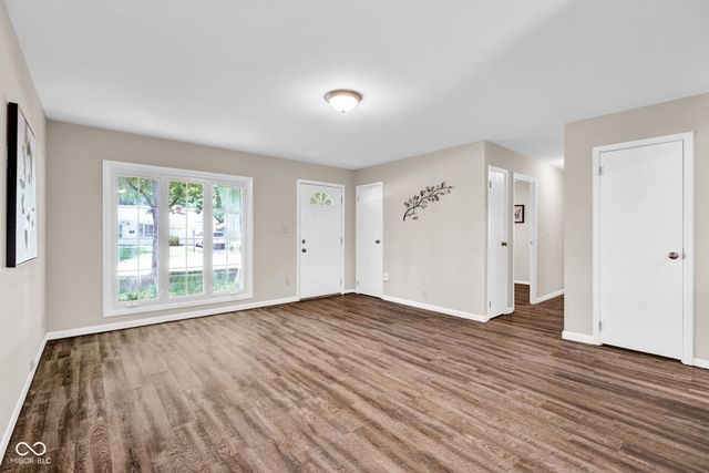 2817 Streamside Drive, Columbus, IN 47203