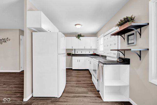 2817 Streamside Drive, Columbus, IN 47203