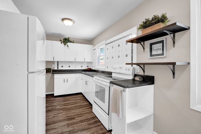 2817 Streamside Drive, Columbus, IN 47203