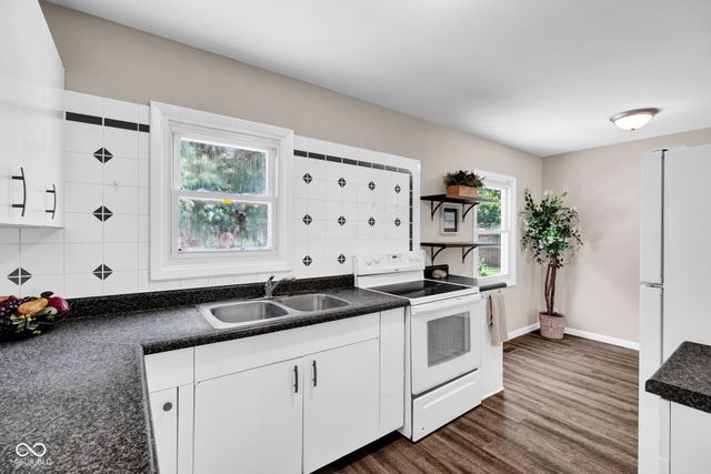2817 Streamside Drive, Columbus, IN 47203