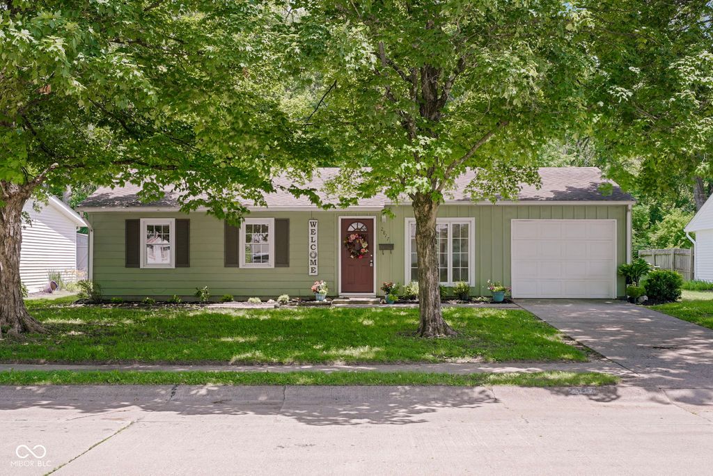 2817 Streamside Drive, Columbus, IN 47203
