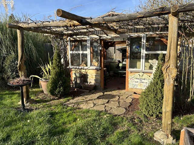 409 QUINCY Ave, Cottage Grove, OR 97424