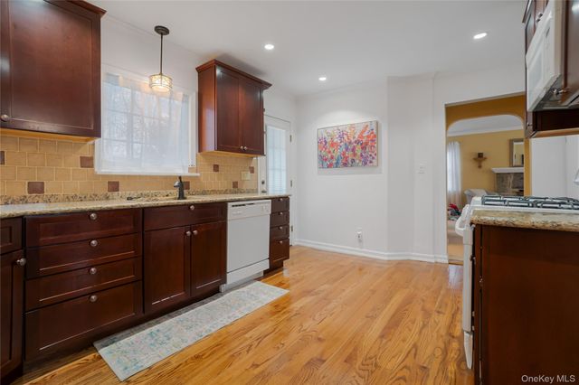 30 Gifford Avenue, Oceanside, NY 11572