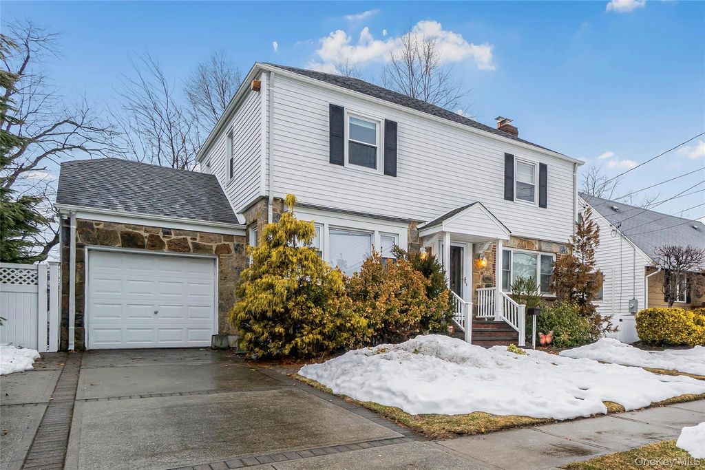 30 Gifford Avenue, Oceanside, NY 11572