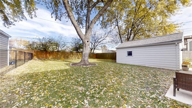 221 Briarhurst Drive, Tonawanda, NY 14150