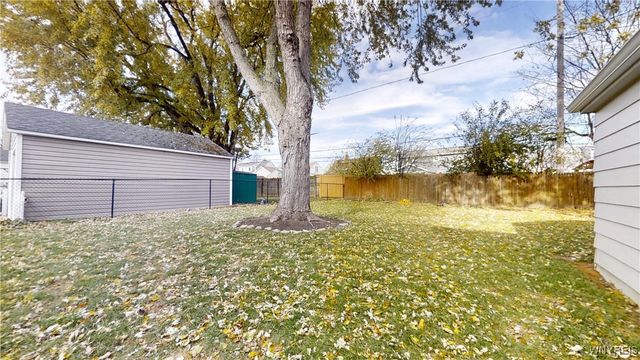 221 Briarhurst Drive, Tonawanda, NY 14150