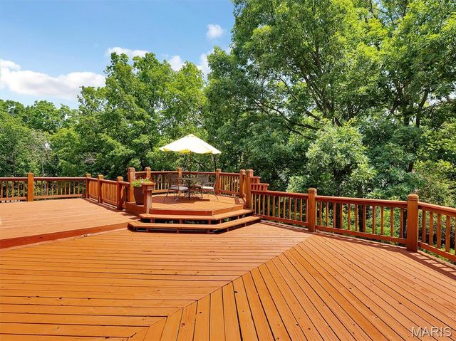 101 Strecker Road, Ellisville, MO 63011