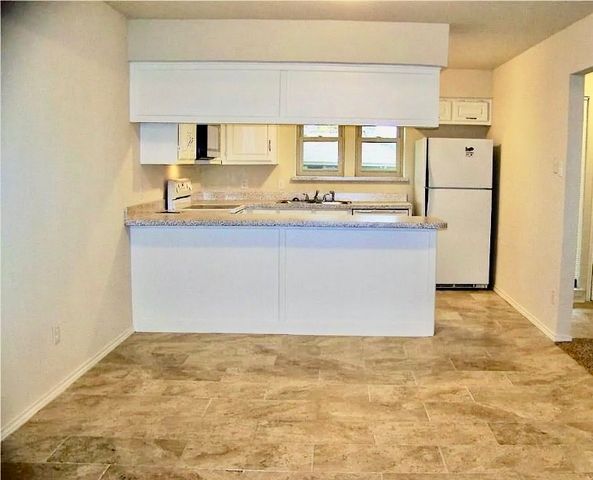 2506 Oak Leaf Drive, Arlington, TX 76006