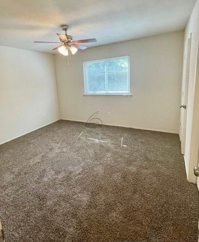 2506 Oak Leaf Drive, Arlington, TX 76006