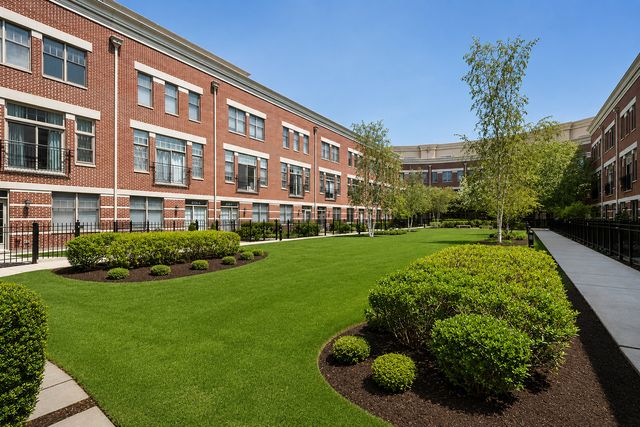 849 N May Street D, Chicago, IL 60642