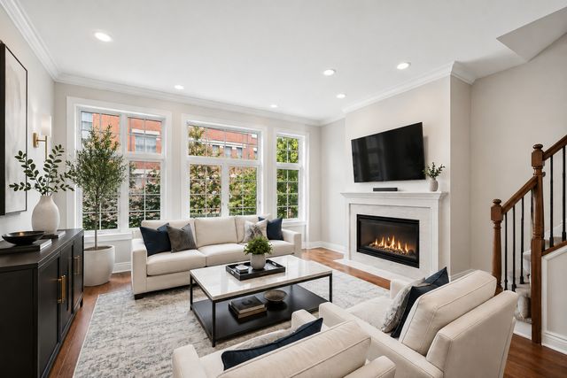 849 N May Street D, Chicago, IL 60642