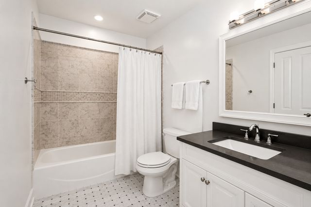 849 N May Street D, Chicago, IL 60642