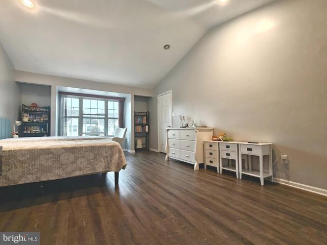 38 ELKINGTON DR, Mount Laurel, NJ 08054