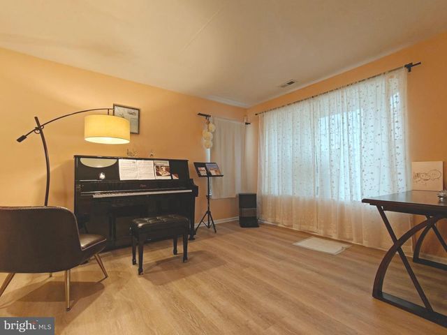 38 ELKINGTON DR, Mount Laurel, NJ 08054