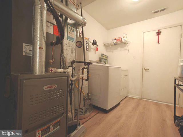 38 ELKINGTON DR, Mount Laurel, NJ 08054