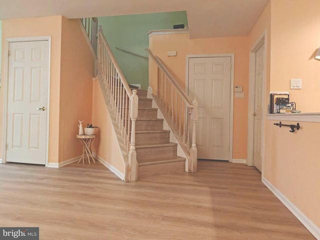 38 ELKINGTON DR, Mount Laurel, NJ 08054