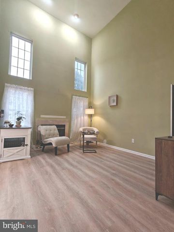 38 ELKINGTON DR, Mount Laurel, NJ 08054