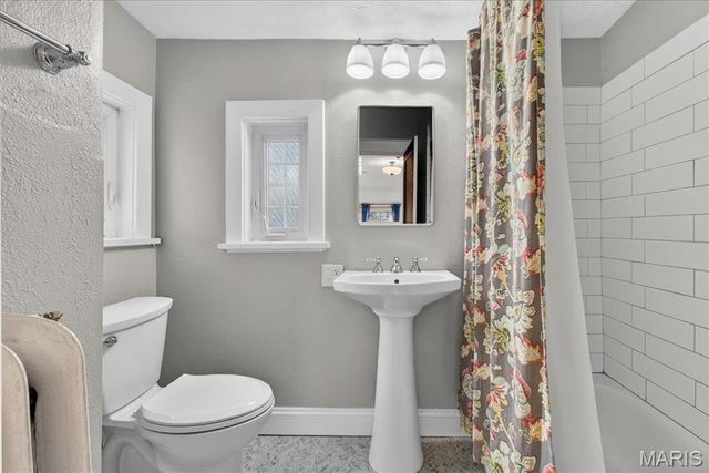 7487 Kingsbury Boulevard, University City, MO 63130